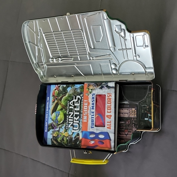 Teenage Mutant Ninja Turtles. Collectible Turtle Lunchbox Gift Set - Picture 6 of 13